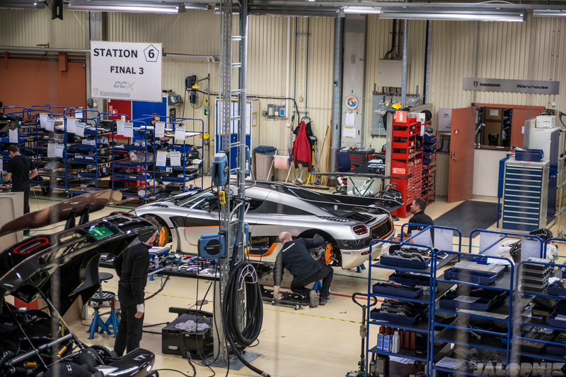 Illustration for article titled This Is The Final Build Process Of The Amazing Koenigsegg One:1